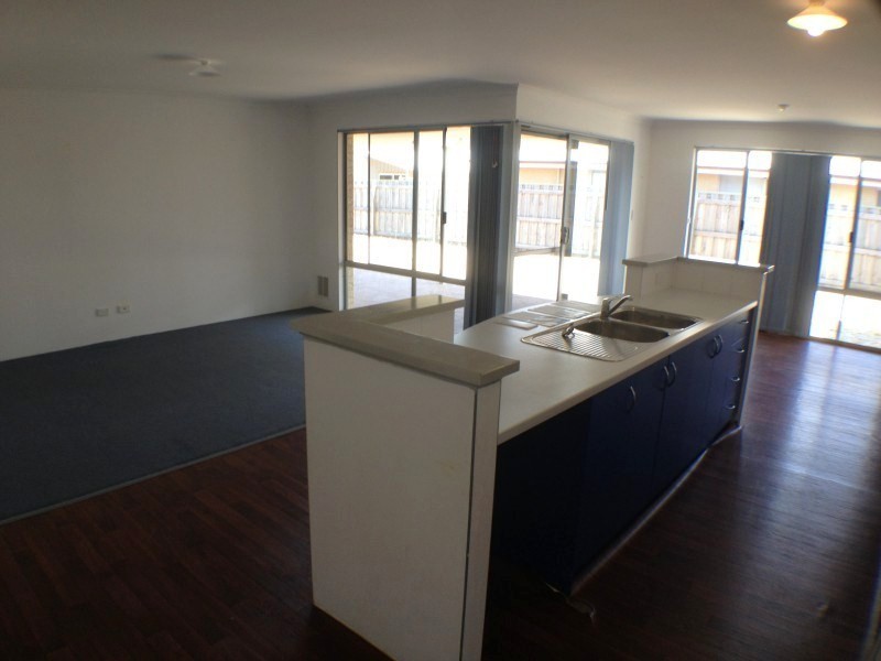 98 Barton Drive, Australind WA 6233