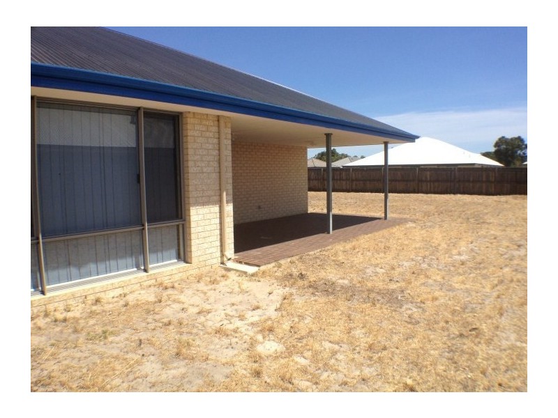 98 Barton Drive, Australind WA 6233
