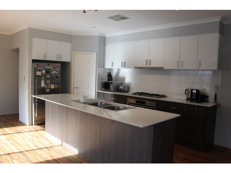 32 Henderson Crescent, Australind WA 6233