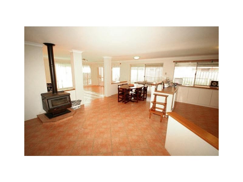 33 Barton Drive, Australind WA 6233