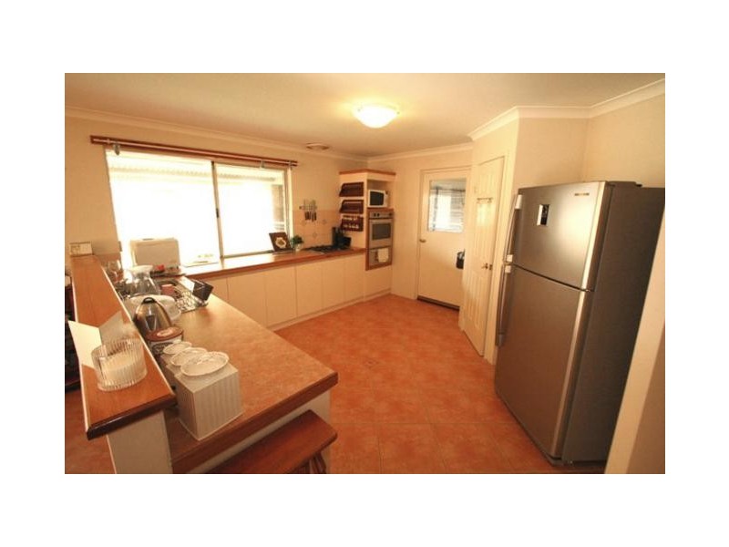 33 Barton Drive, Australind WA 6233