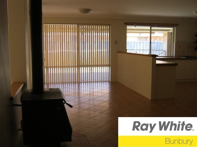 33 Barton Drive, Australind WA 6233