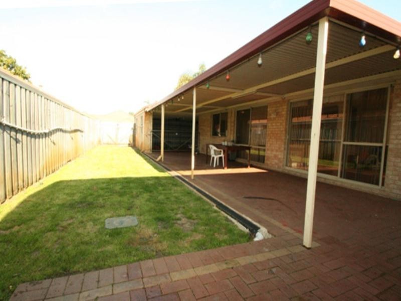 33 Barton Drive, Australind WA 6233