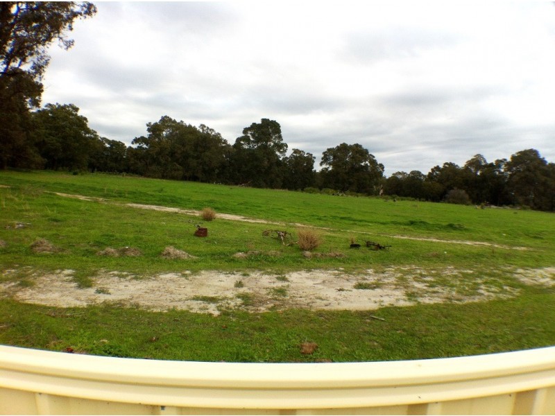 8 Butcherbird Road, Harvey WA 6220