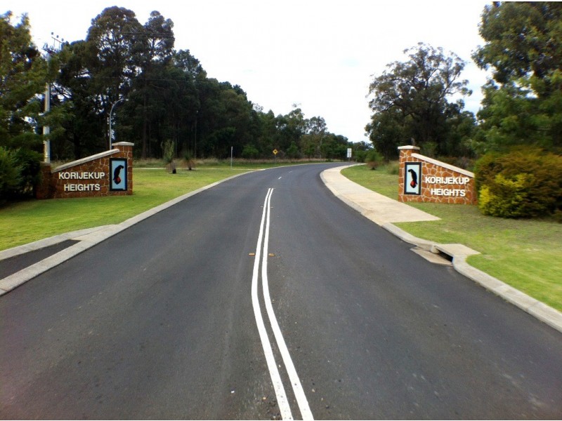 8 Butcherbird Road, Harvey WA 6220