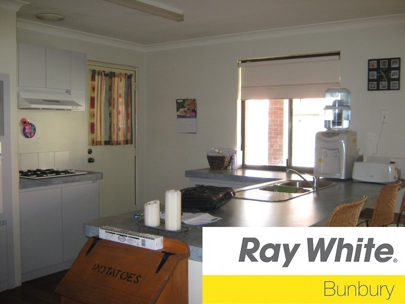 15 Glenfield Drive, Australind WA 6233