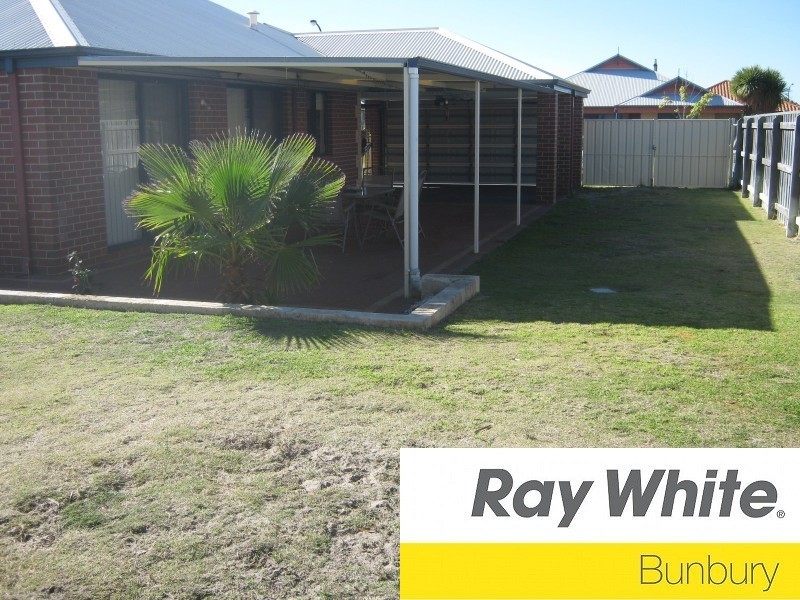15 Glenfield Drive, Australind WA 6233