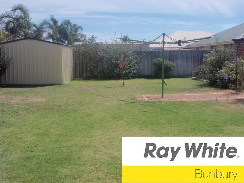 15 Glenfield Drive, Australind WA 6233