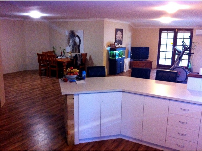 6 Hertford Elbow, College Grove WA 6230