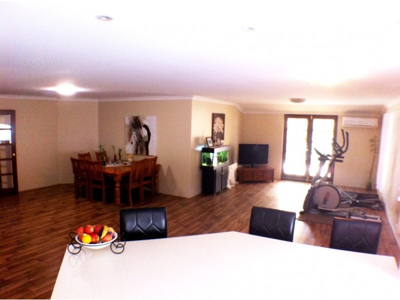 6 Hertford Elbow, College Grove WA 6230