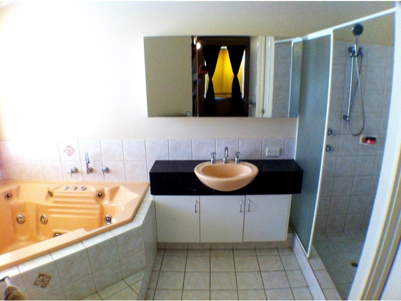 6 Hertford Elbow, College Grove WA 6230