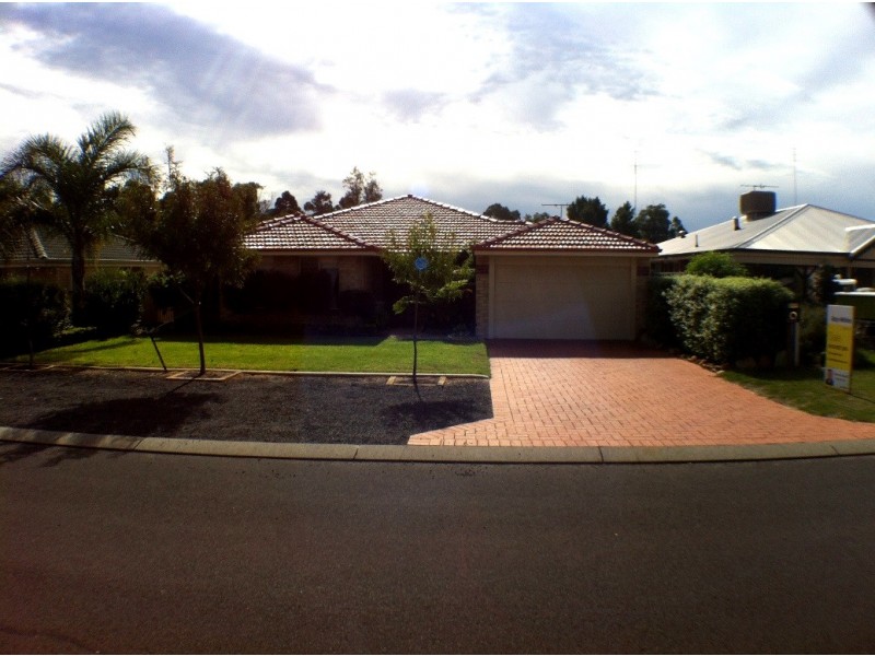 6 Hertford Elbow, College Grove WA 6230