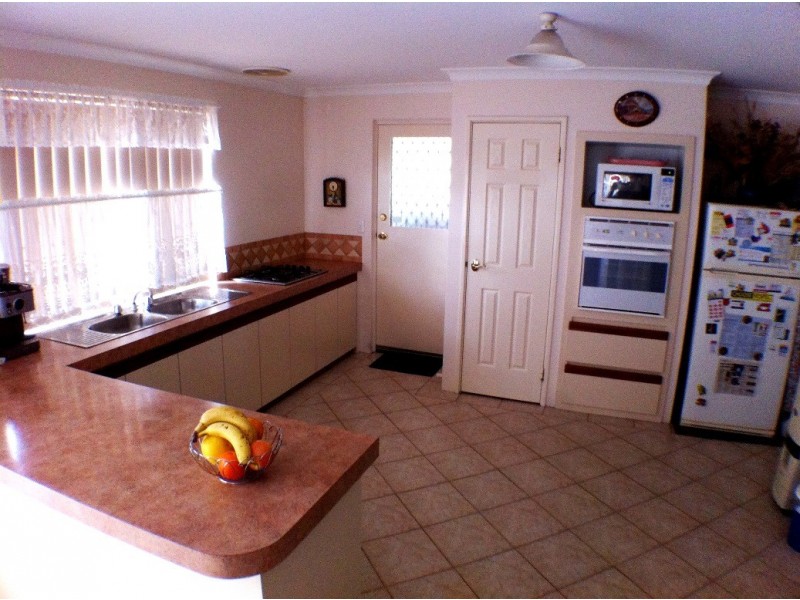 3 Oriel Court, College Grove WA 6230