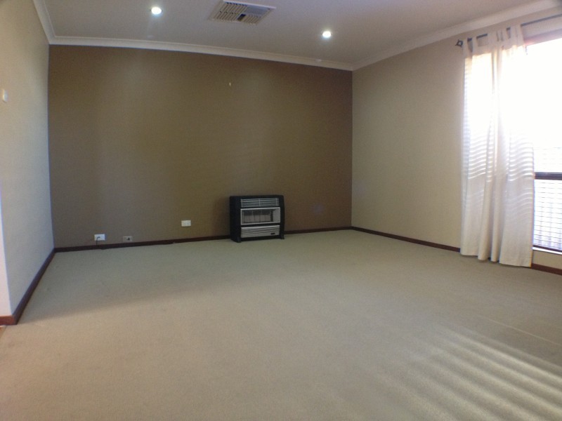 25 Webber Street, Carey Park WA 6230