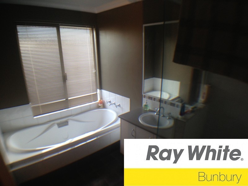 13 Golden Beryl Avenue, Australind WA 6233