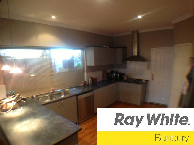 13 Golden Beryl Avenue, Australind WA 6233