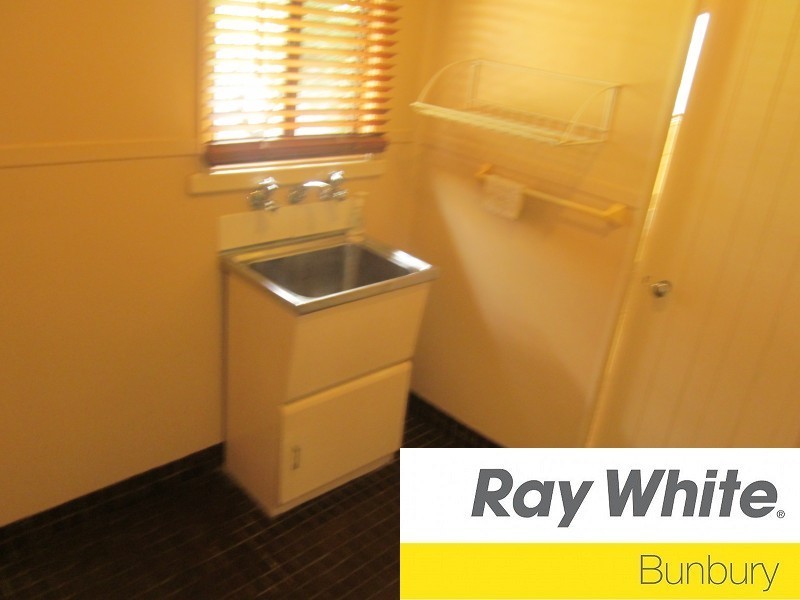 16 King Road, East Bunbury WA 6230