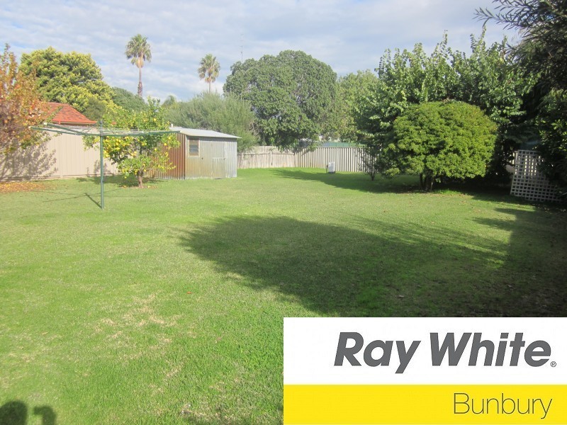 16 King Road, East Bunbury WA 6230