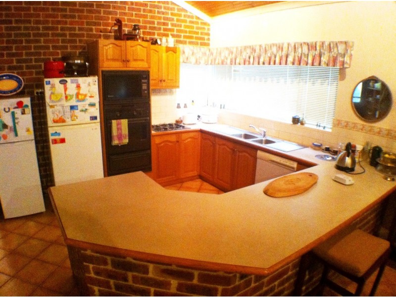 9 Feast Place, Leschenault WA 6233