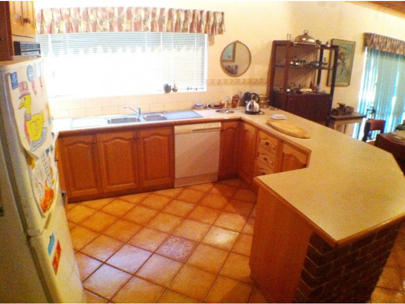 9 Feast Place, Leschenault WA 6233