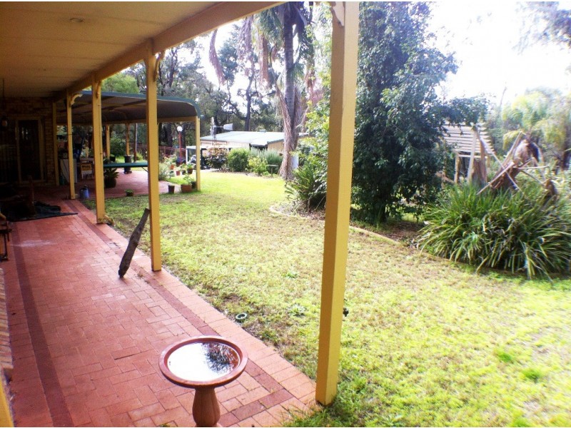9 Feast Place, Leschenault WA 6233