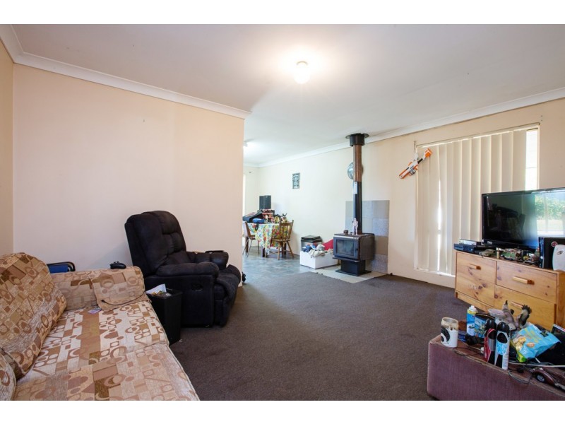 6 Lockwood Crescent, Withers WA 6230