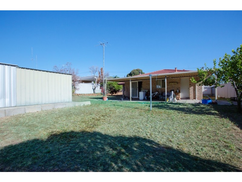 6 Lockwood Crescent, Withers WA 6230