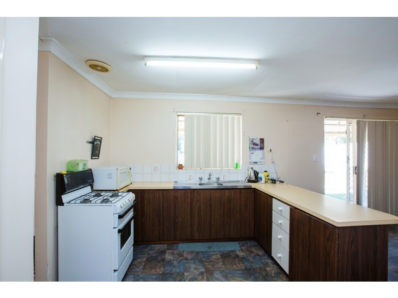 6 Lockwood Crescent, Withers WA 6230