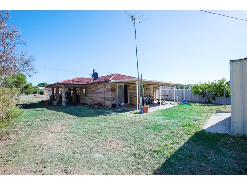 6 Lockwood Crescent, Withers WA 6230