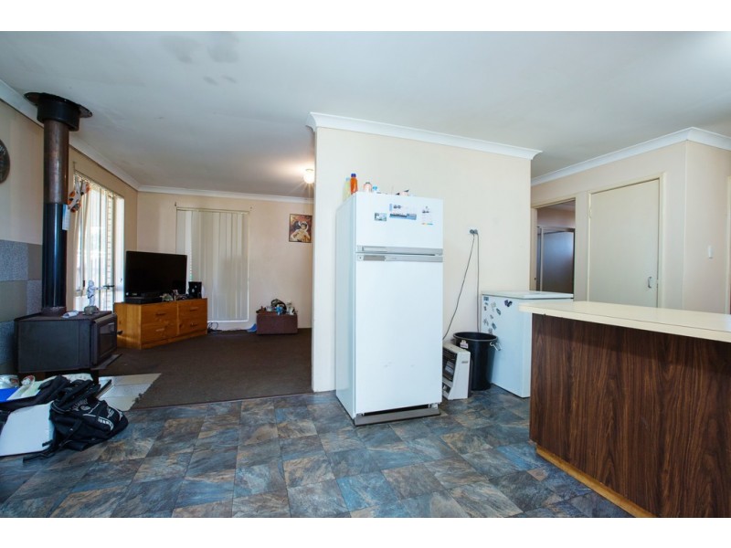 6 Lockwood Crescent, Withers WA 6230