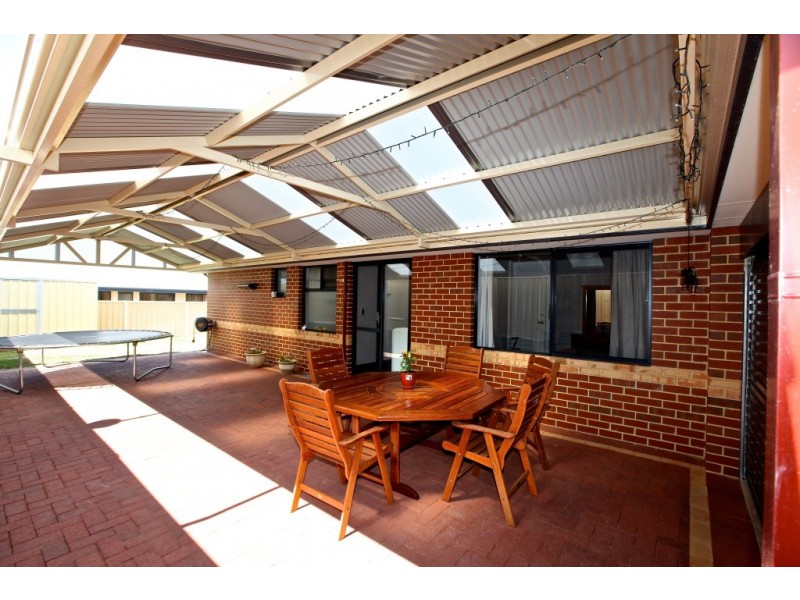 2 Romney Way, Eaton WA 6232