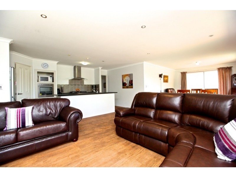 2 Romney Way, Eaton WA 6232