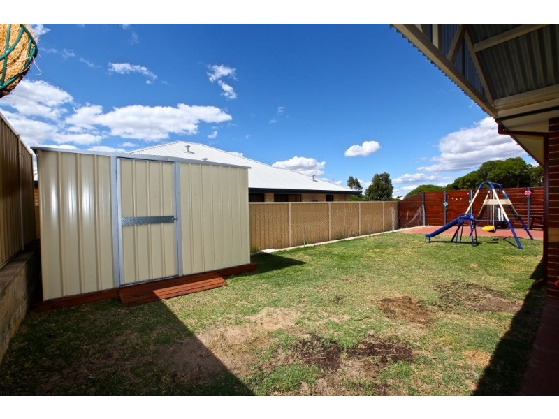 2 Romney Way, Eaton WA 6232