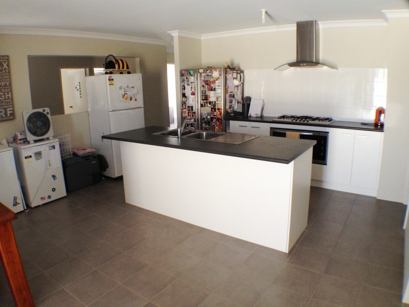 63 Paragon Loop, Dalyellup WA 6230