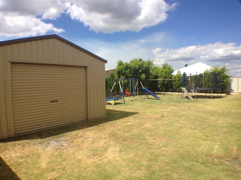 15 Zircon Way, Australind WA 6233