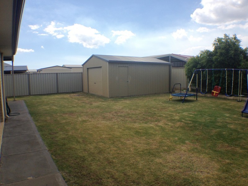 15 Zircon Way, Australind WA 6233