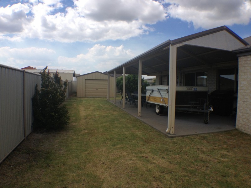 15 Zircon Way, Australind WA 6233