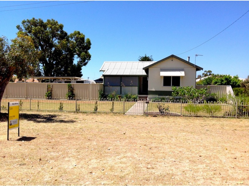 28 Nuytsia Avenue, Carey Park WA 6230