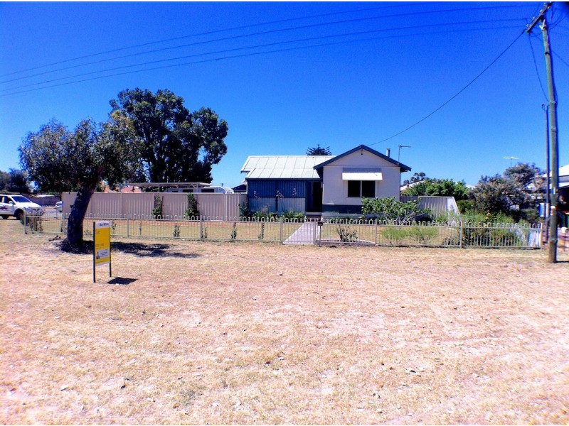 28 Nuytsia Avenue, Carey Park WA 6230