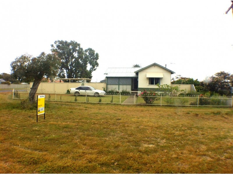 28 Nuytsia Avenue, Carey Park WA 6230