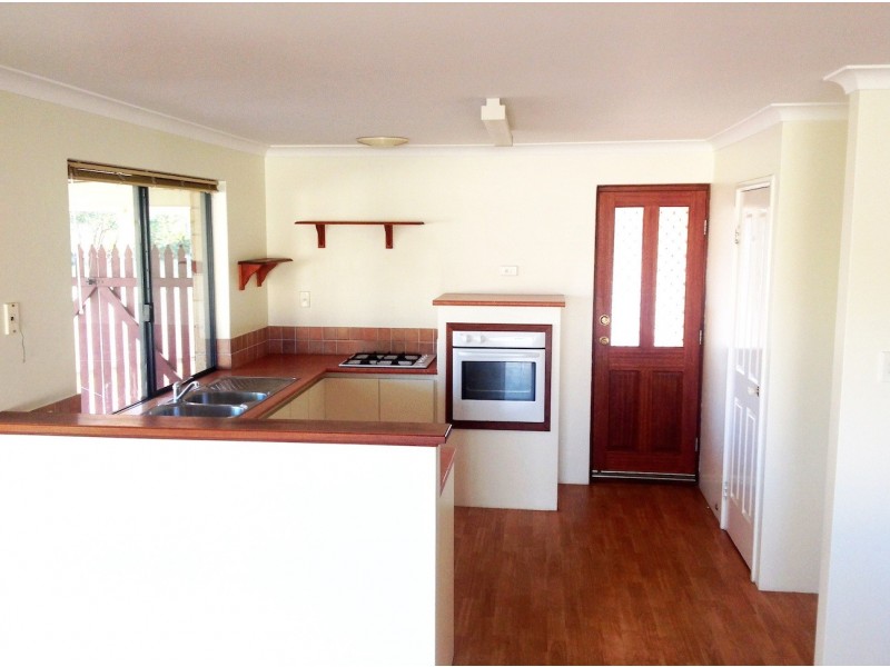 14 Pembroke Street, College Grove WA 6230