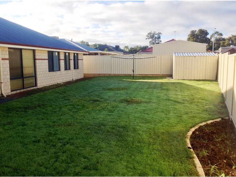 14 Pembroke Street, College Grove WA 6230