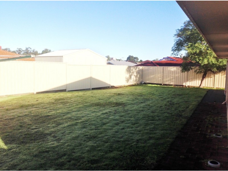 14 Pembroke Street, College Grove WA 6230