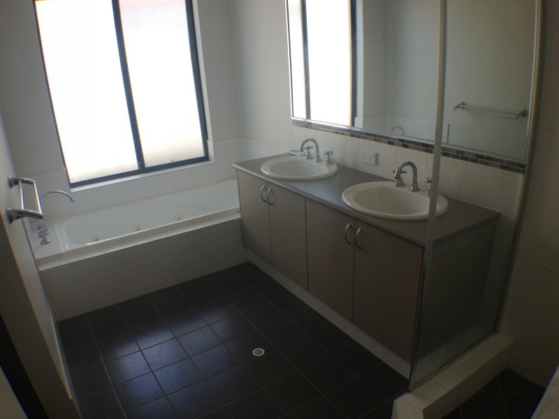 6 Garnet Way, Dalyellup WA 6230