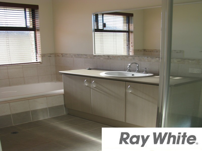 6 Golden Beryl Avenue, Australind WA 6233