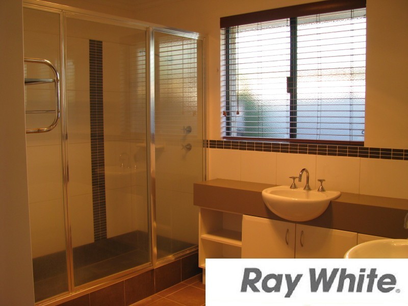 6 Golden Beryl Avenue, Australind WA 6233