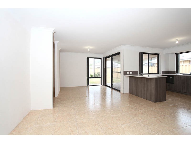 16 Yeid Street, Dalyellup WA 6230