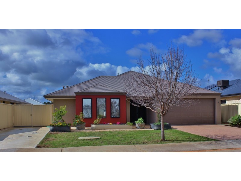 17 Florence Moore Way, Burekup WA 6227