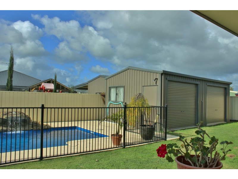 17 Florence Moore Way, Burekup WA 6227