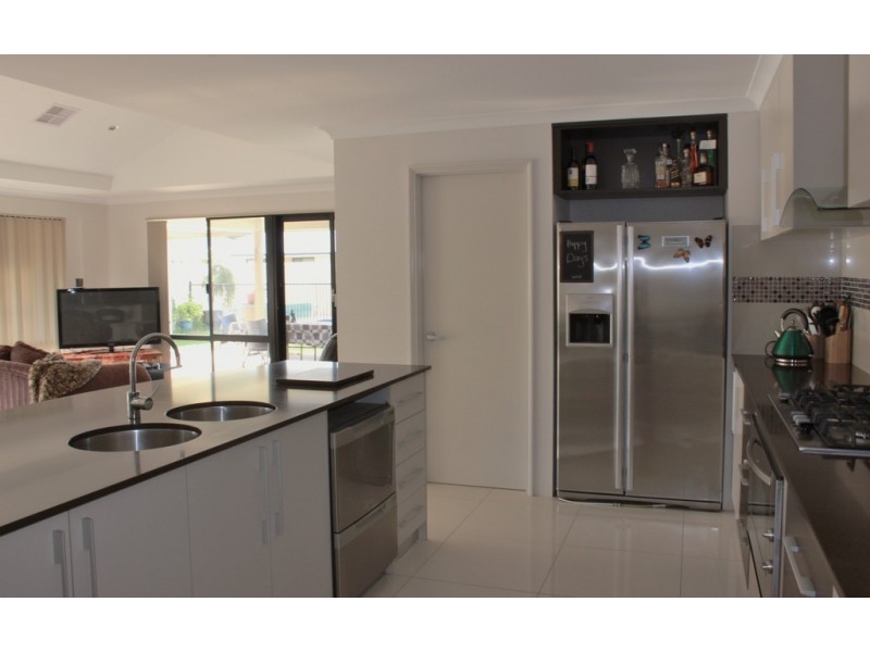 17 Florence Moore Way, Burekup WA 6227